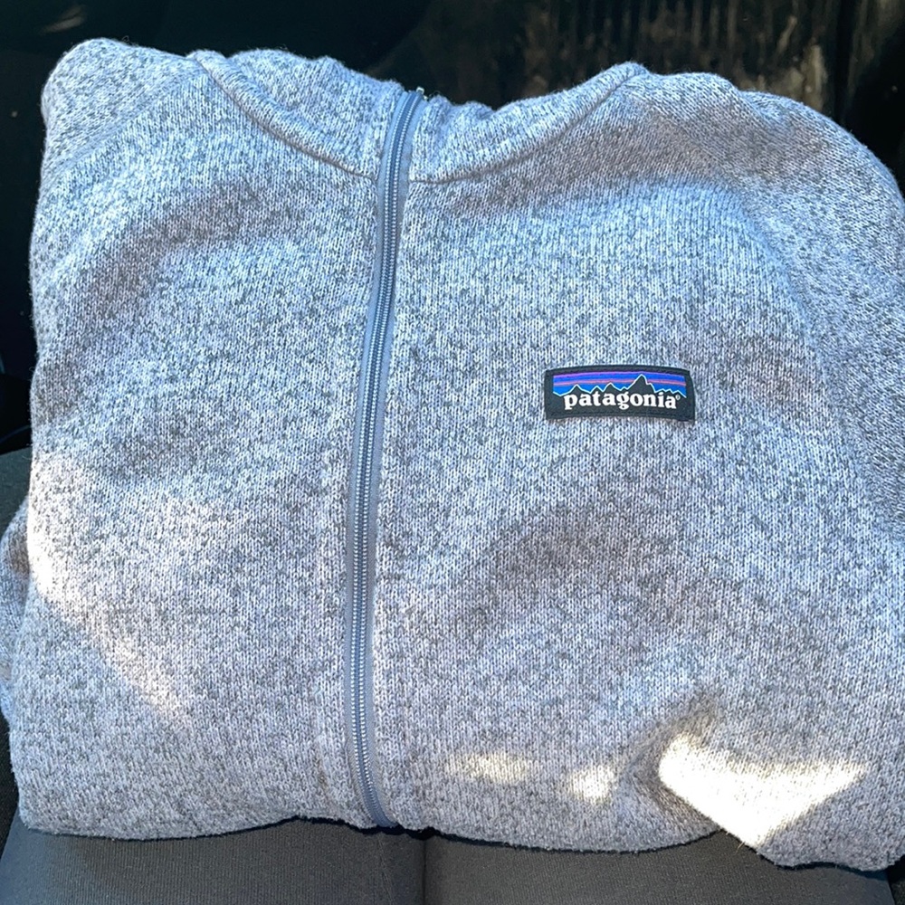 Women’s Patagonia zip up hoodie